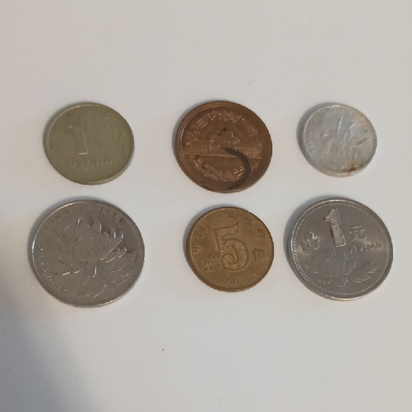 Assorted Foreign Coins Collection - Picture 2 of 2